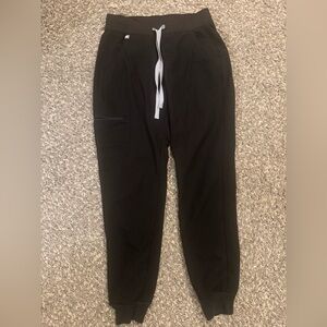 Figs Black Jogger Scrubs size XS
Figs black scrub tops size XXS
Barely worn
